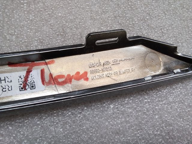 bontott HYUNDAI TUCSON II Jobb hátsó Lökhárító Díszléc