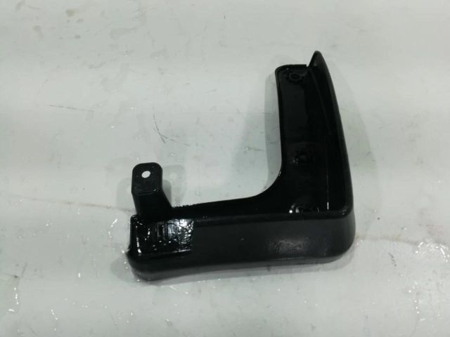 bontott HYUNDAI TUCSON II Jobb hátsó Sárvédő Gumi