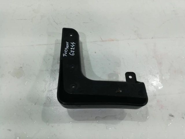 bontott HYUNDAI TUCSON II Jobb hátsó Sárvédő Gumi