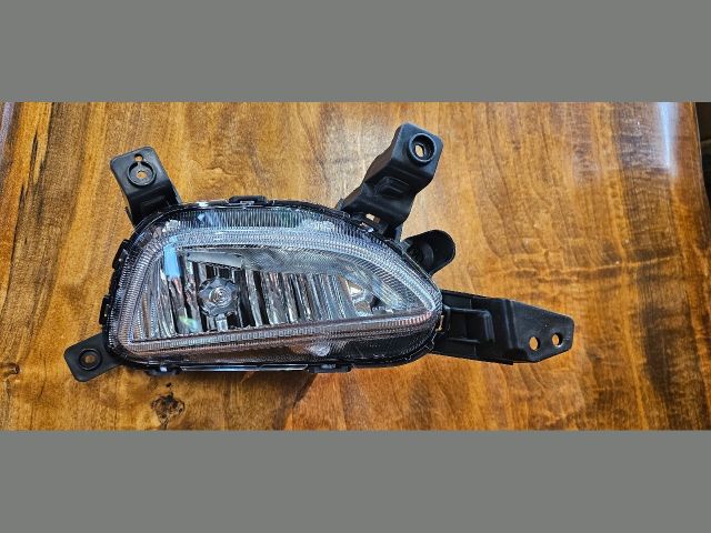 bontott HYUNDAI TUCSON II Jobb Ködfényszóró