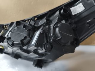 bontott HYUNDAI TUCSON II Jobb Ledes Fényszóró