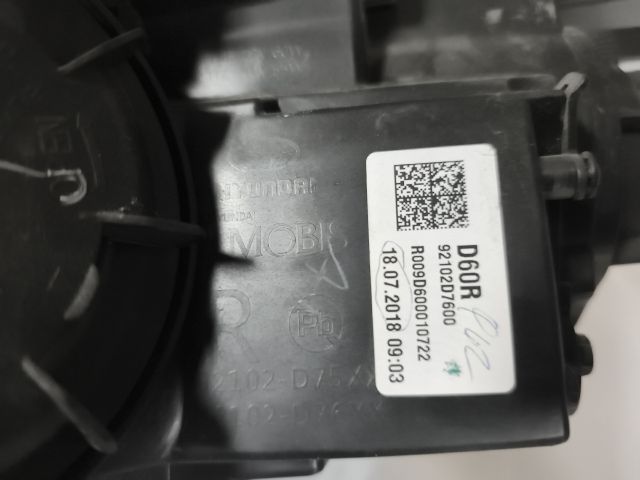 bontott HYUNDAI TUCSON II Jobb Ledes Fényszóró