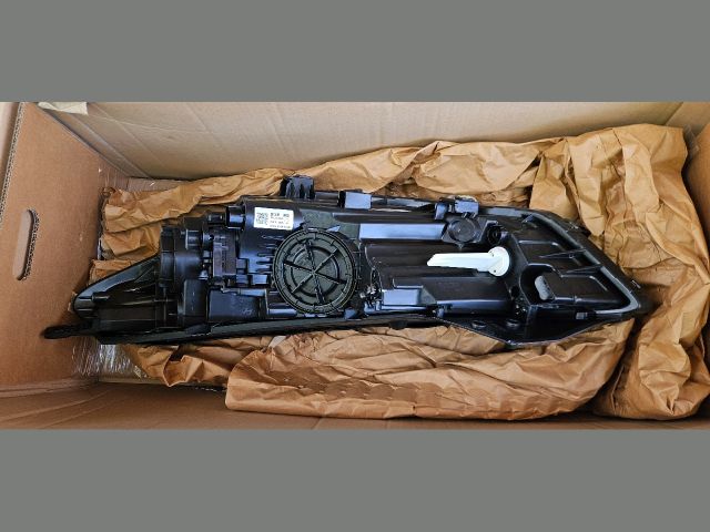 bontott HYUNDAI TUCSON II Jobb Ledes Fényszóró