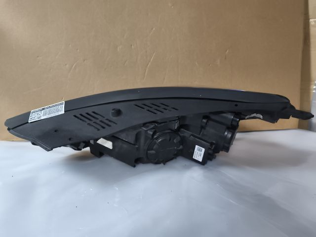 bontott HYUNDAI TUCSON II Jobb Ledes Fényszóró