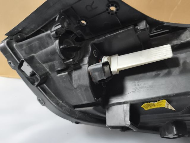 bontott HYUNDAI TUCSON II Jobb Ledes Fényszóró