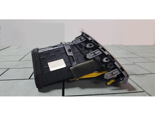 bontott HYUNDAI TUCSON II Jobb Szellőző