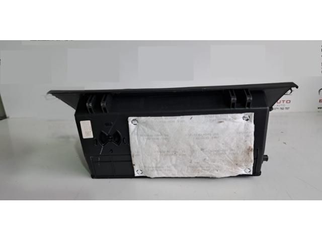 bontott HYUNDAI TUCSON II Kesztyűtartó