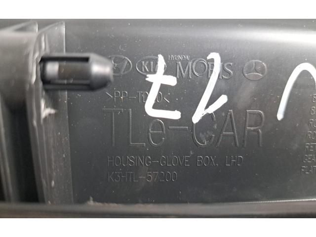 bontott HYUNDAI TUCSON II Kesztyűtartó