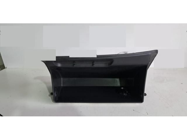 bontott HYUNDAI TUCSON II Kesztyűtartó