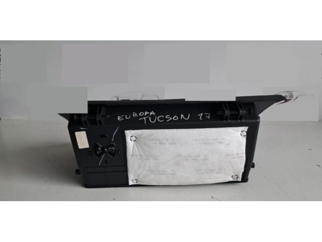 bontott HYUNDAI TUCSON II Kesztyűtartó