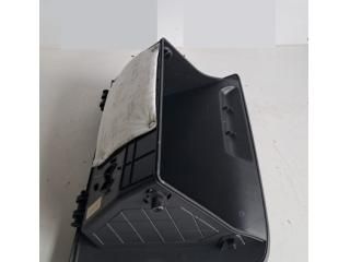 bontott HYUNDAI TUCSON II Kesztyűtartó