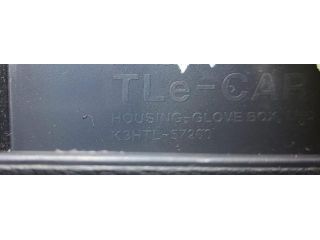 bontott HYUNDAI TUCSON II Kesztyűtartó