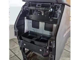 bontott HYUNDAI TUCSON II Könyöklő