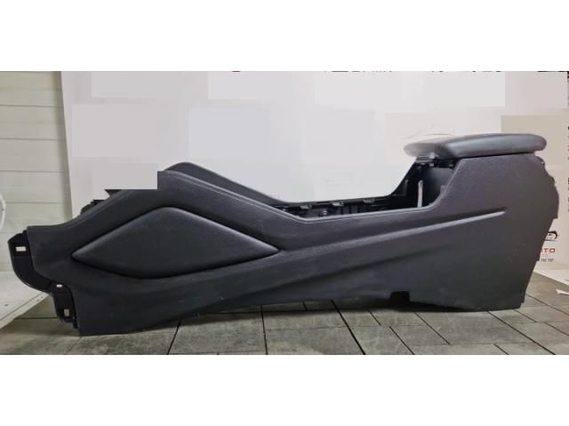 bontott HYUNDAI TUCSON II Könyöklő