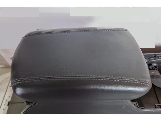 bontott HYUNDAI TUCSON II Könyöklő