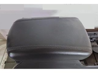 bontott HYUNDAI TUCSON II Könyöklő