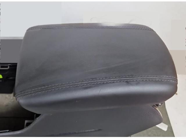 bontott HYUNDAI TUCSON II Könyöklő