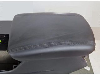 bontott HYUNDAI TUCSON II Könyöklő