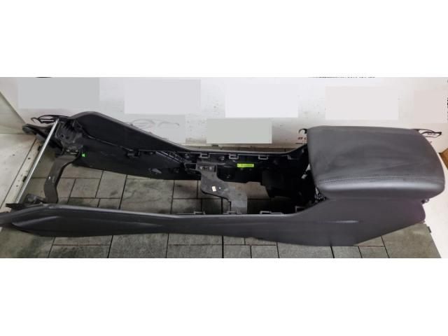 bontott HYUNDAI TUCSON II Könyöklő