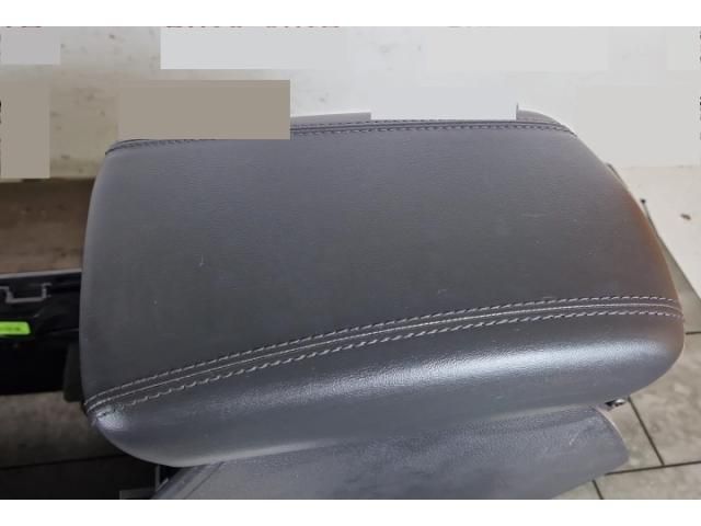 bontott HYUNDAI TUCSON II Könyöklő