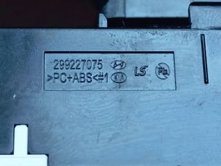 bontott HYUNDAI TUCSON Jobb első Ablakemelő Kapcsoló