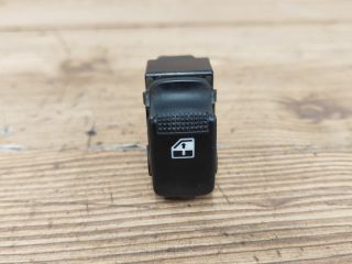 bontott HYUNDAI TUCSON Jobb első Ablakemelő Kapcsoló