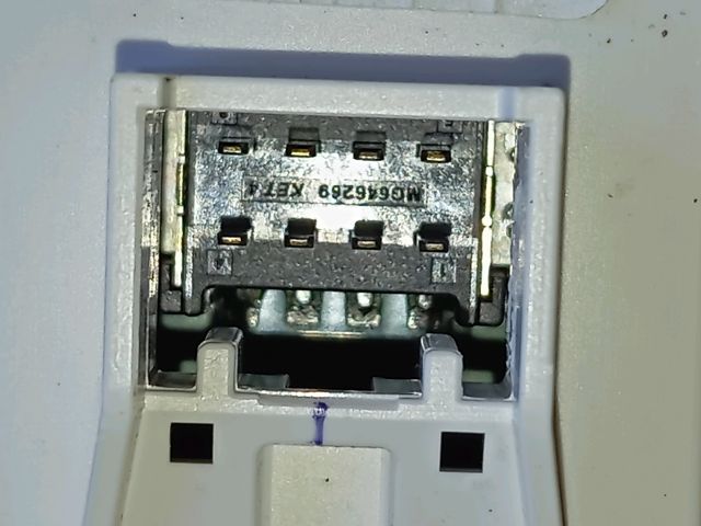 bontott HYUNDAI TUCSON Jobb első Ablakemelő Kapcsoló