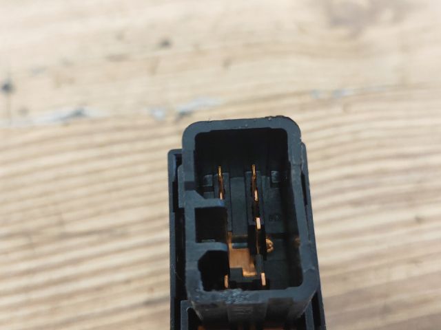 bontott HYUNDAI TUCSON Jobb első Ablakemelő Kapcsoló