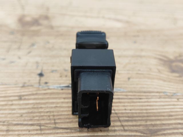 bontott HYUNDAI TUCSON Jobb első Ablakemelő Kapcsoló