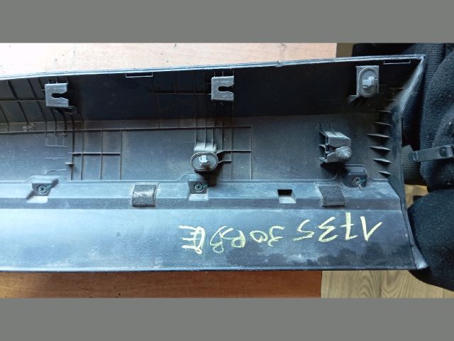 bontott HYUNDAI TUCSON Jobb első Ajtó Díszléc