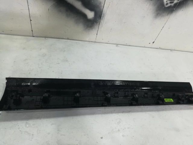 bontott HYUNDAI TUCSON Jobb első Ajtó Díszléc