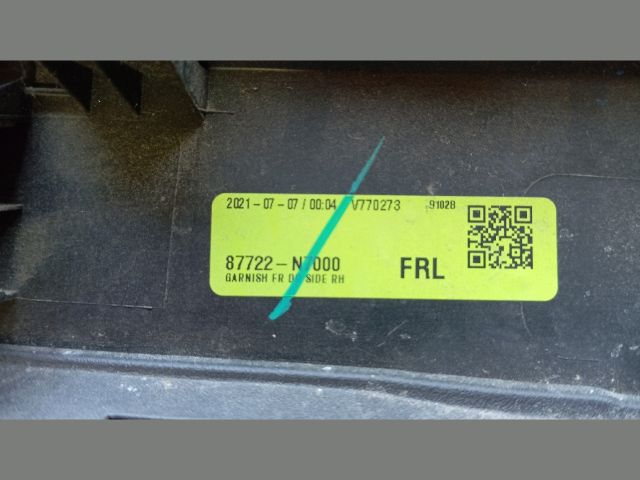 bontott HYUNDAI TUCSON Jobb első Ajtó Díszléc