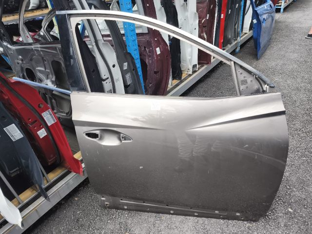 bontott HYUNDAI TUCSON Jobb első Ajtó (Üres lemez)