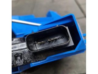 bontott HYUNDAI TUCSON Jobb első Ajtózár