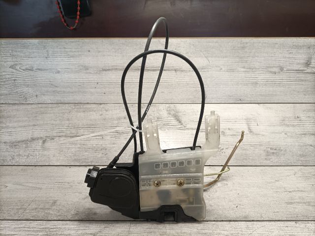 bontott HYUNDAI TUCSON Jobb első Ajtózár