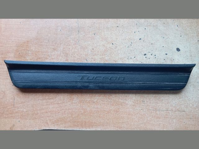 bontott HYUNDAI TUCSON Jobb első Belső Küszöb Burkolat