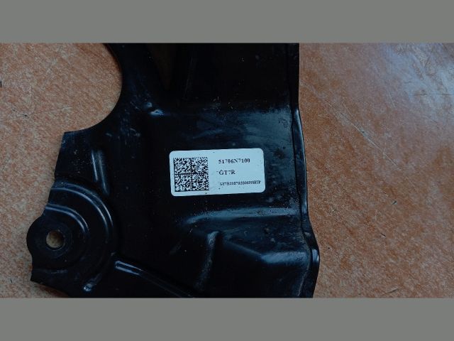 bontott HYUNDAI TUCSON Jobb első Fék Porvédő Lemez