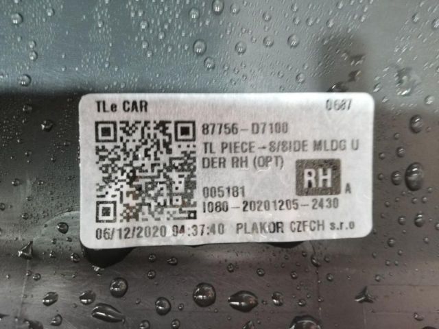 bontott HYUNDAI TUCSON Jobb első Küszöb Díszléc