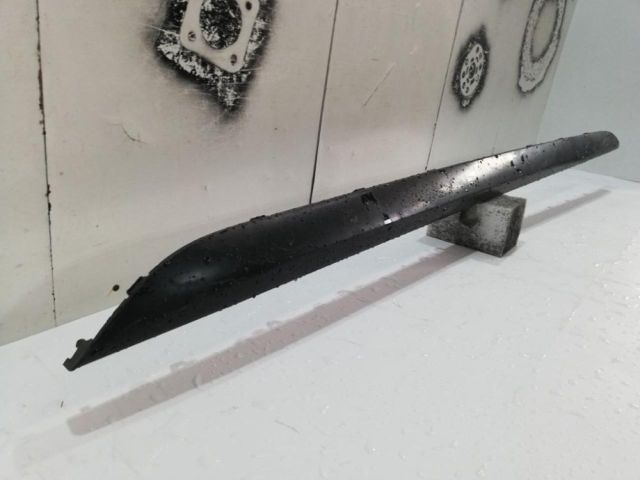 bontott HYUNDAI TUCSON Jobb első Küszöb Díszléc