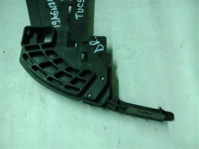 bontott HYUNDAI TUCSON Jobb első Oldal Lökhárító Tartó (Műanyag)