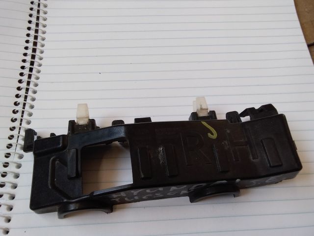 bontott HYUNDAI TUCSON Jobb első Oldal Lökhárító Tartó (Műanyag)