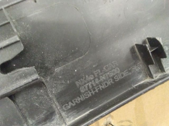 bontott HYUNDAI TUCSON Jobb első Sárvédő Díszléc