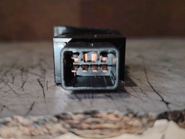 bontott HYUNDAI TUCSON Jobb első Ülésfűtés Kapcsoló