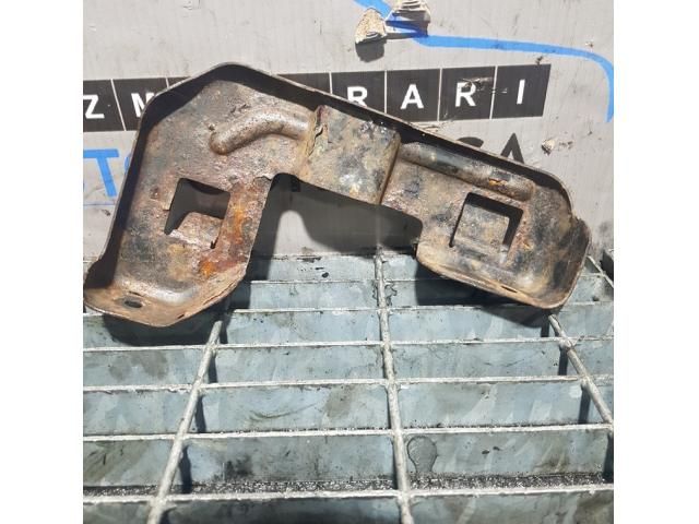 bontott HYUNDAI TUCSON Jobb Fényszóró Tartó