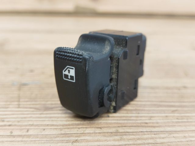 bontott HYUNDAI TUCSON Jobb hátsó Ablakemelő Kapcsoló