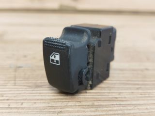 bontott HYUNDAI TUCSON Jobb hátsó Ablakemelő Kapcsoló