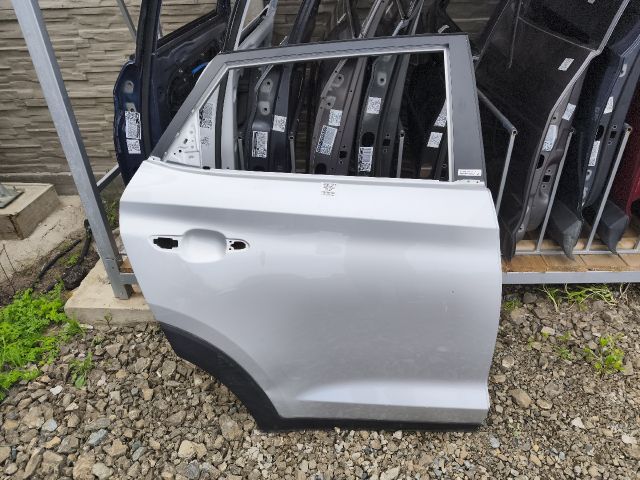 bontott HYUNDAI TUCSON Jobb hátsó Ajtó (Üres lemez)
