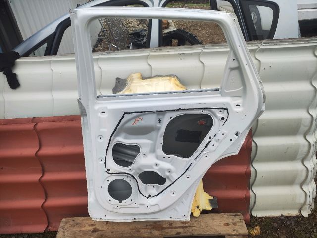 bontott HYUNDAI TUCSON Jobb hátsó Ajtó (Üres lemez)