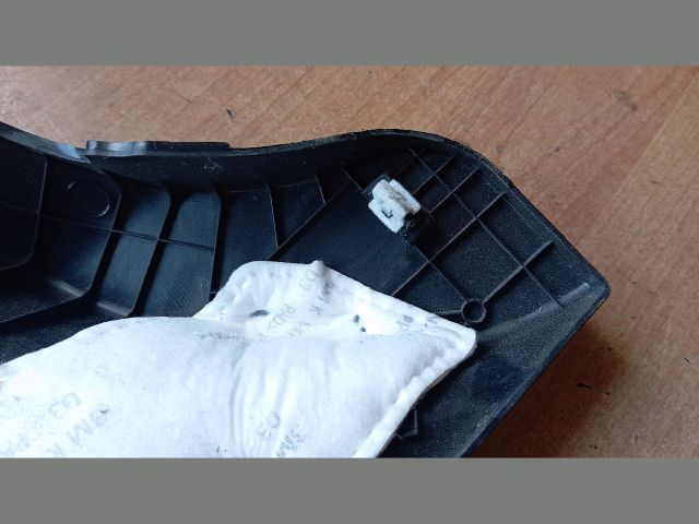 bontott HYUNDAI TUCSON Jobb hátsó Belső Küszöb Burkolat