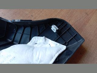 bontott HYUNDAI TUCSON Jobb hátsó Belső Küszöb Burkolat